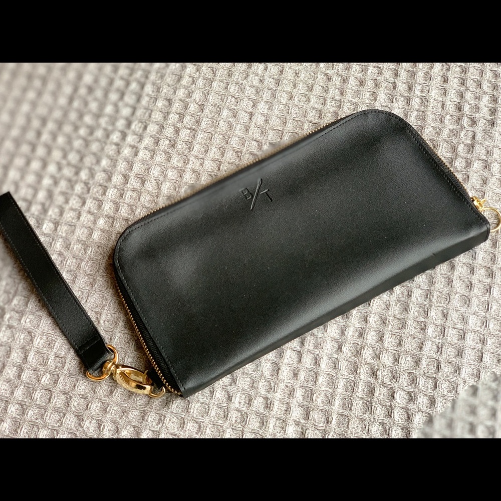 By Tavi Black purse